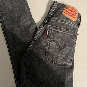 Levi’s Wedgie Straight Skinny Size 24